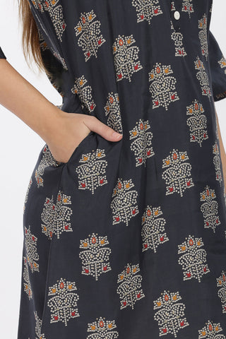 Flowy A-Line Kurta: Indian motif print - Black