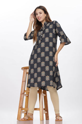 Flowy A-Line Kurta: Indian motif print - Black