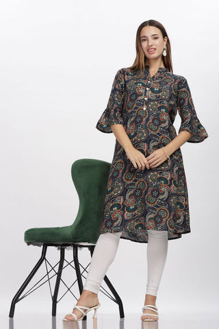 Flowy A-Line Kurta: Round abstract print